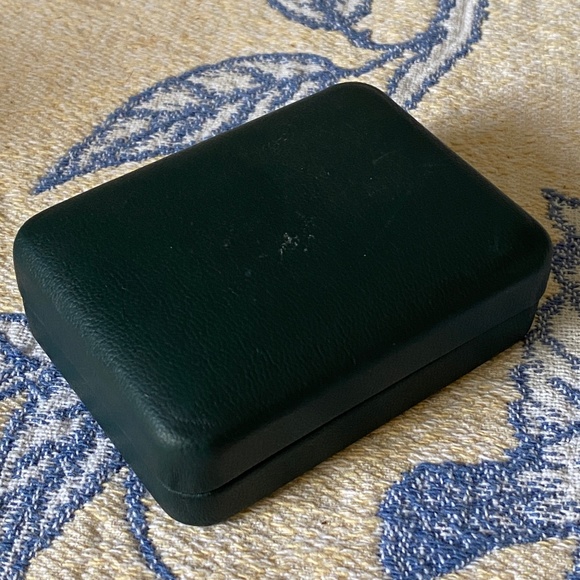 Small Plain Gold Electroplate Oval Keyring - Picture 15 of 16